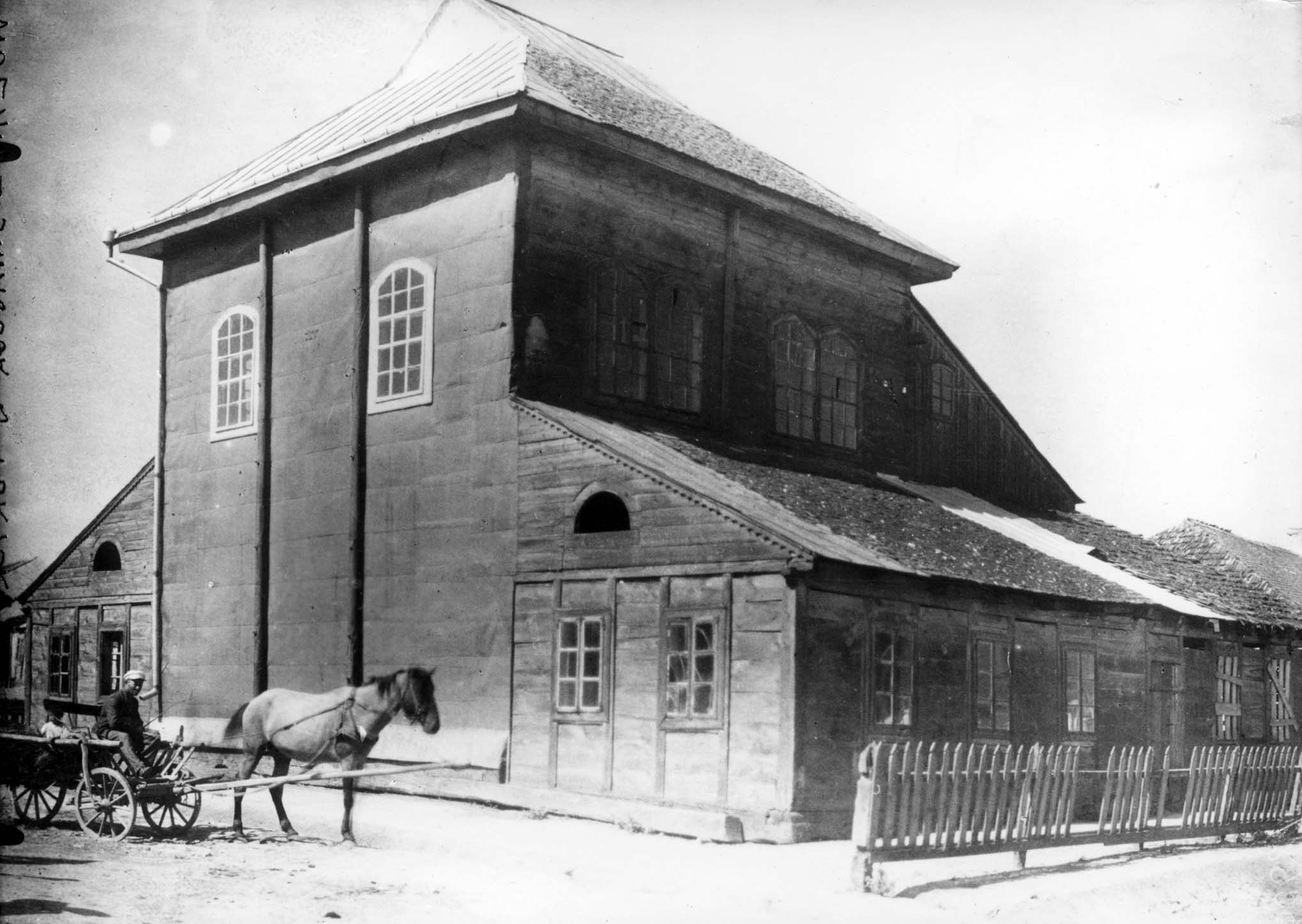 Exterior of the Poryck synagogue